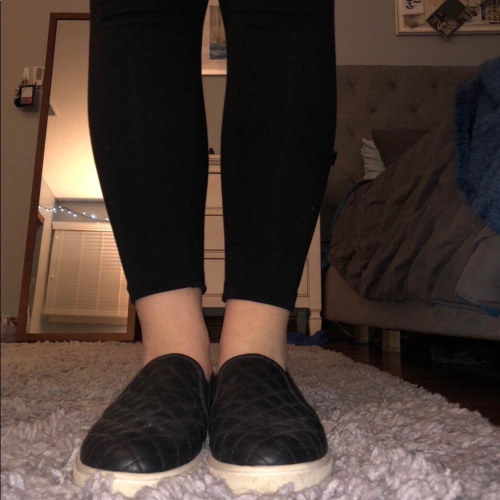 Steve Madden Ecentrcq Black Quilted Slip On Shoes - Picture 5 of 5